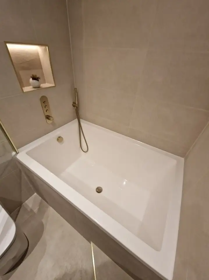 Main bathroom by Clan Bathrooms, Glasgow