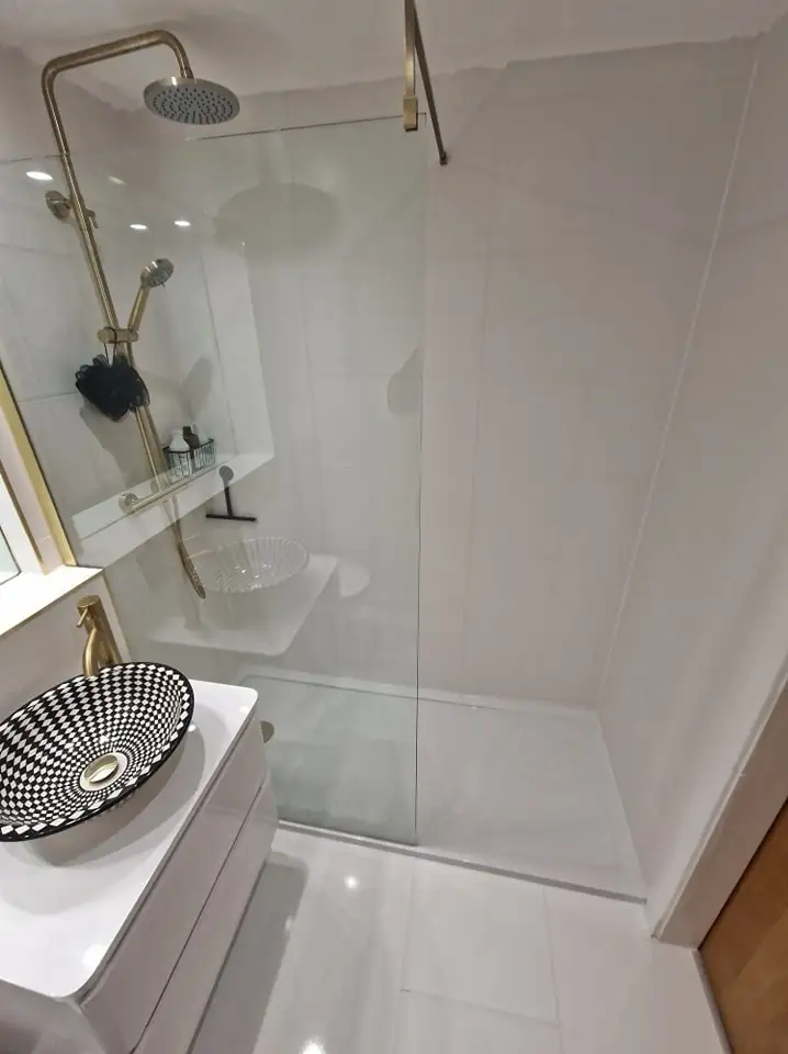 Main bathroom by Clan Bathrooms, Glasgow