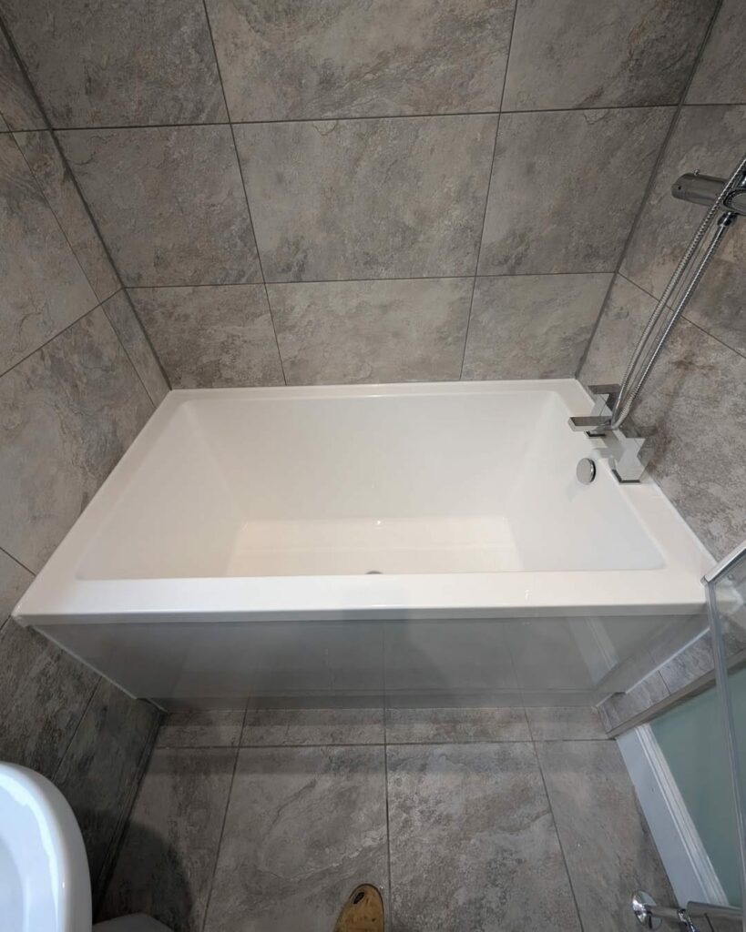 Main bathroom by Clan Bathrooms, Glasgow