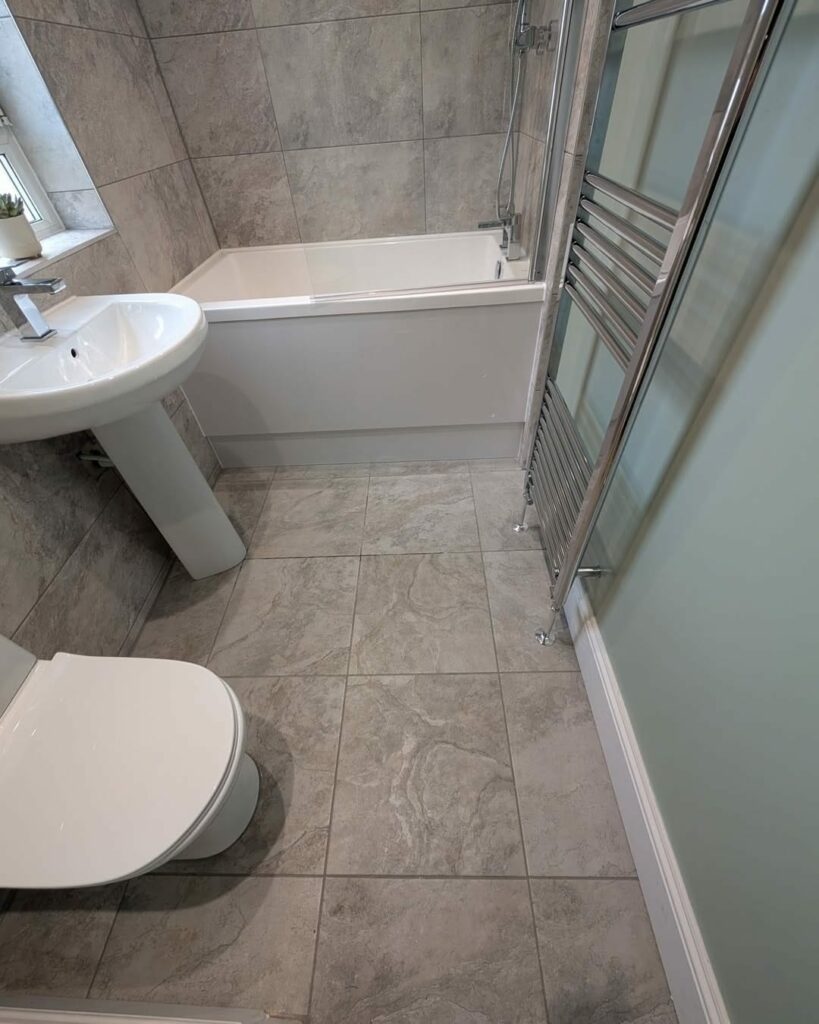 Main bathroom by Clan Bathrooms, Glasgow