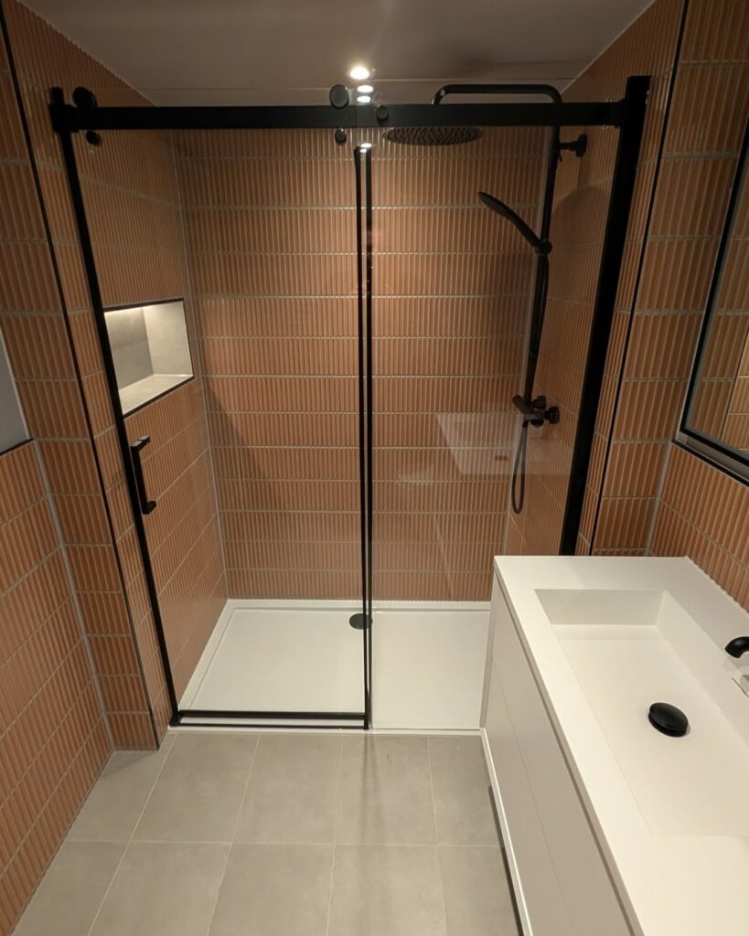 Main bathroom by Clan Bathrooms, Glasgow