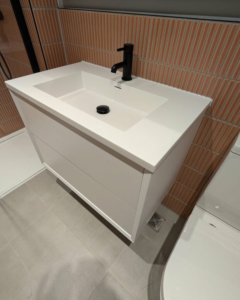 Main bathroom by Clan Bathrooms, Glasgow