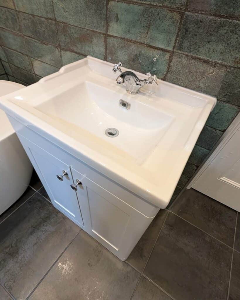 Main bathroom by Clan Bathrooms, Glasgow