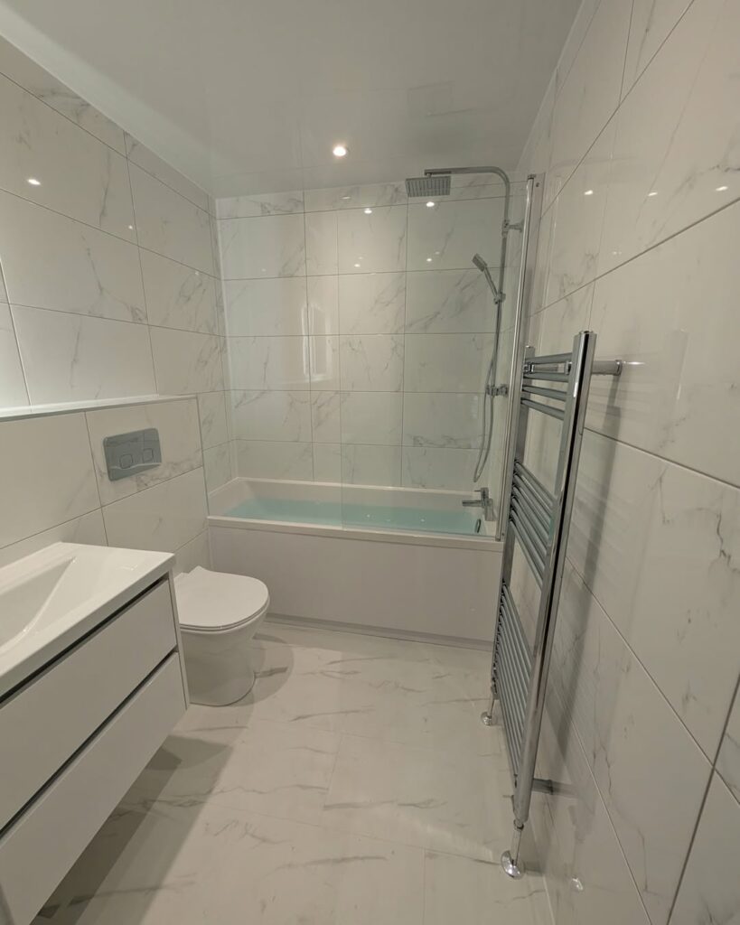 Main bathroom by Clan Bathrooms, Glasgow