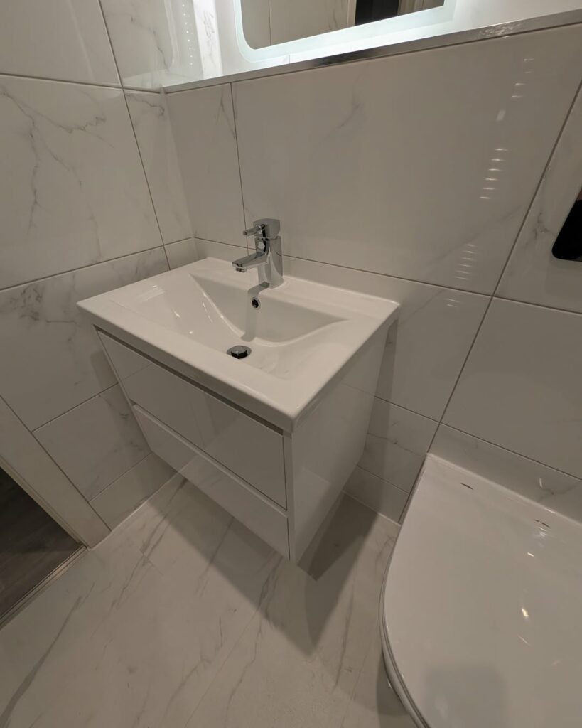 Main bathroom by Clan Bathrooms, Glasgow