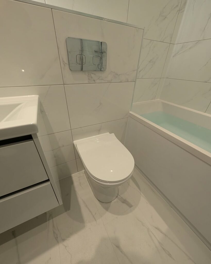 Main bathroom by Clan Bathrooms, Glasgow