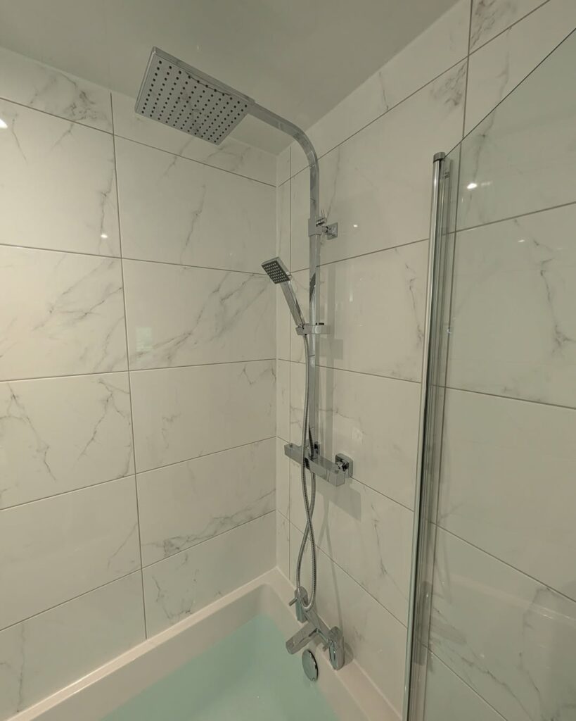 Main bathroom by Clan Bathrooms, Glasgow
