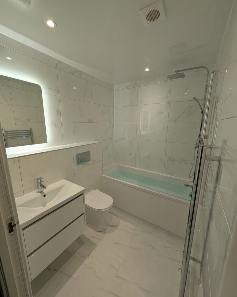Main bathroom by Clan Bathrooms, Glasgow
