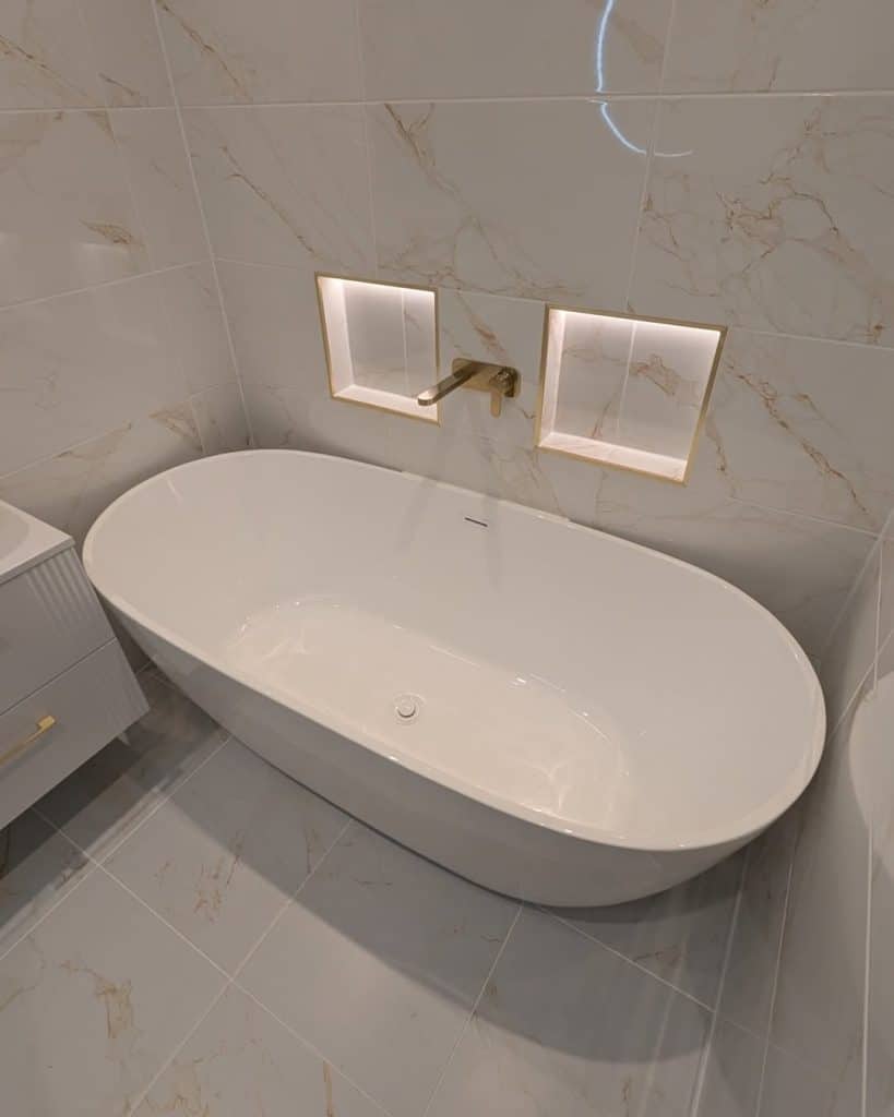 Main bathroom by Clan Bathrooms, Glasgow
