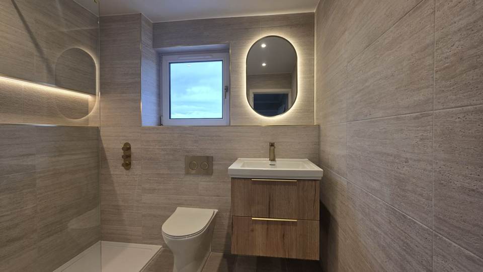 Bearsden main bathroom with walk-in shower, back-to-wall toilet and oak vanity